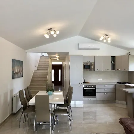 Markulin With Swimming Pool Country house *
